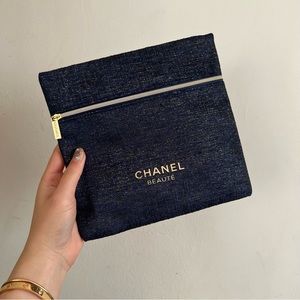 Chanel Holiday 2023 Top Zipper Cosmetic Pouch GIFT